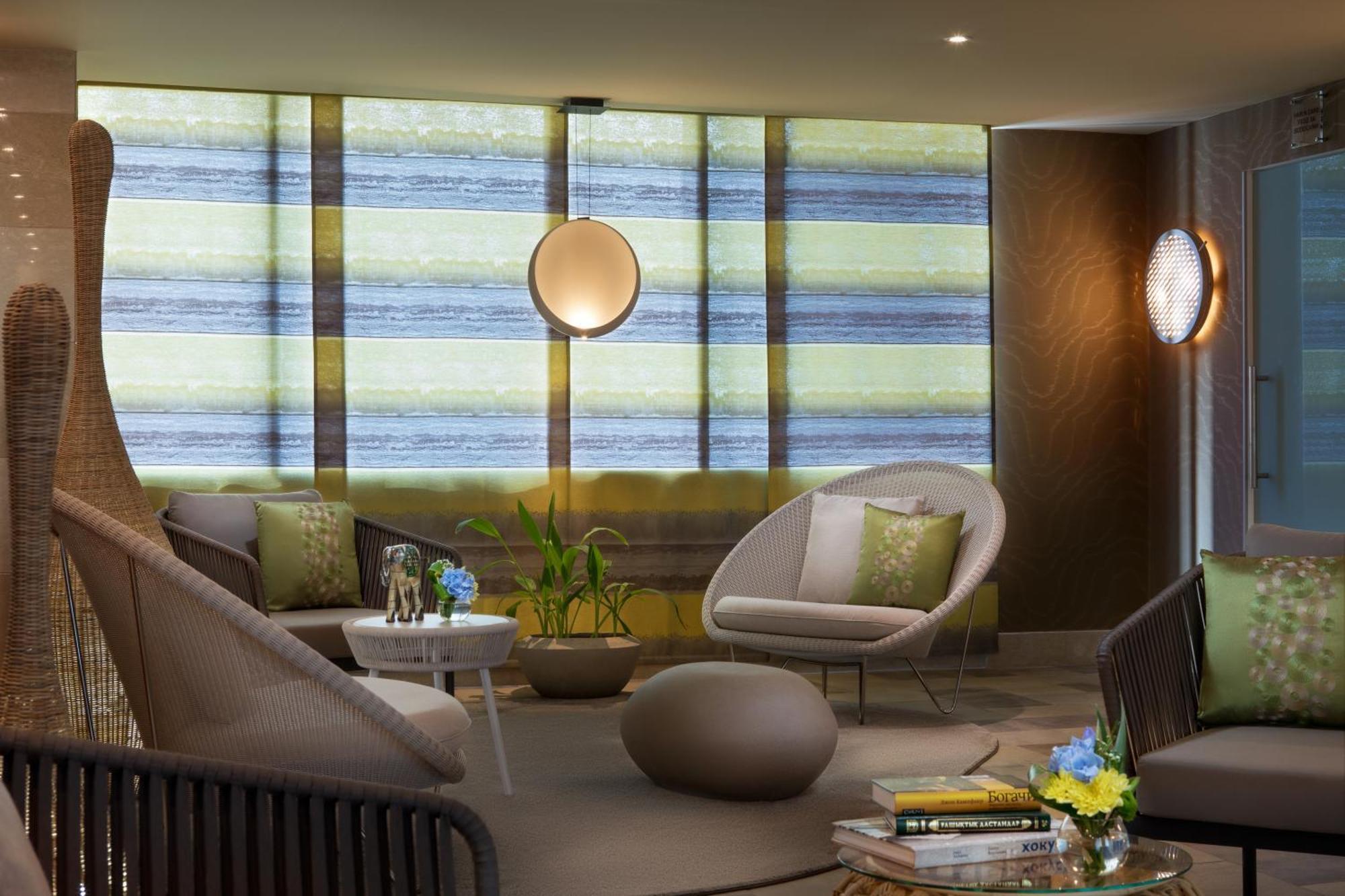 Renaissance Atyrau Hotel Extérieur photo