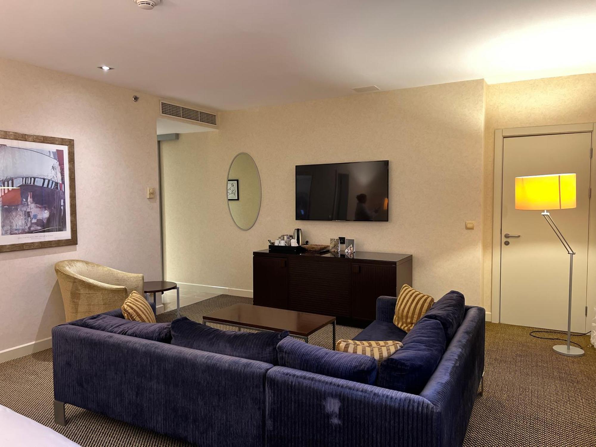 Renaissance Atyrau Hotel Extérieur photo