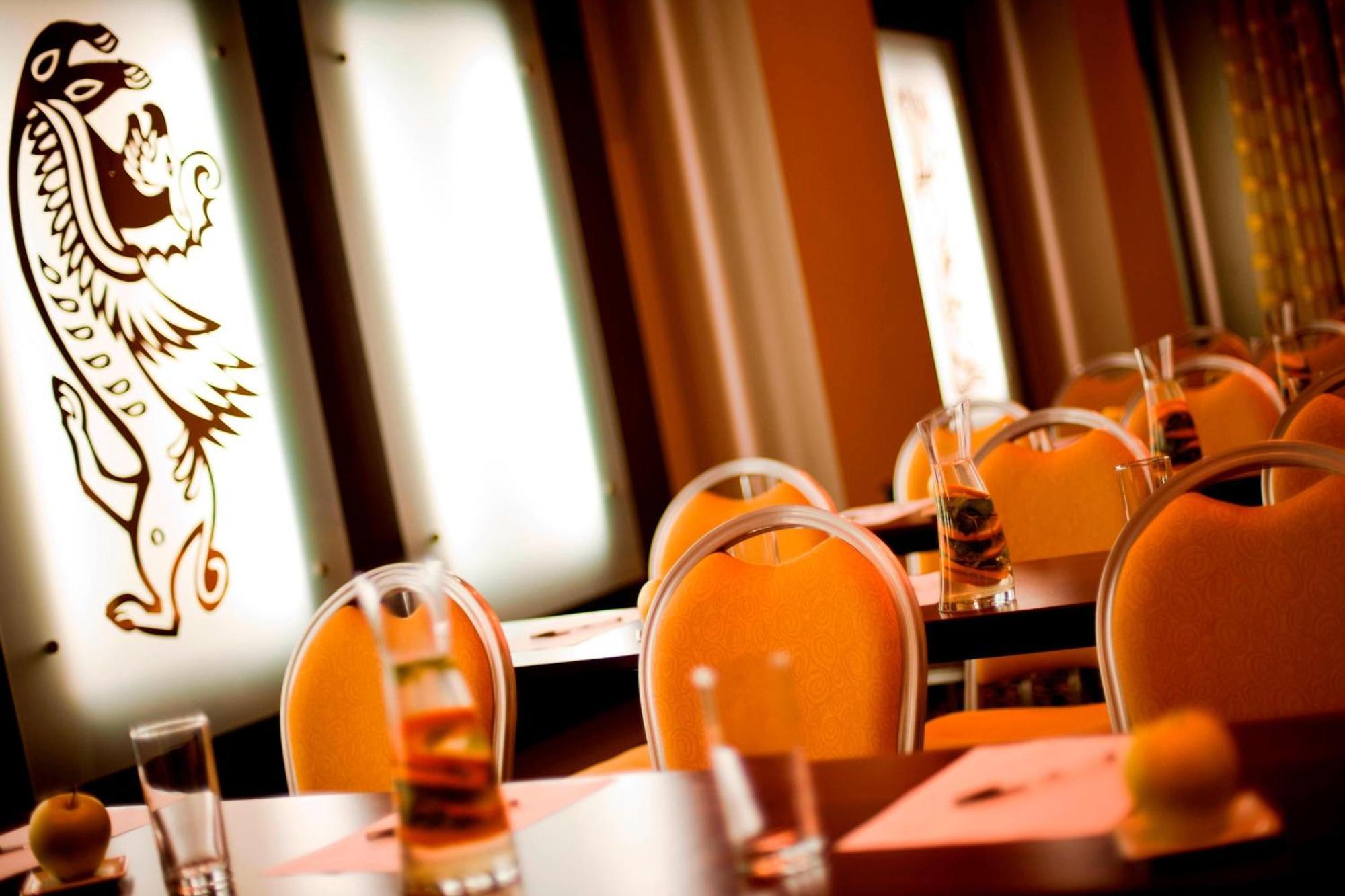 Renaissance Atyrau Hotel Extérieur photo