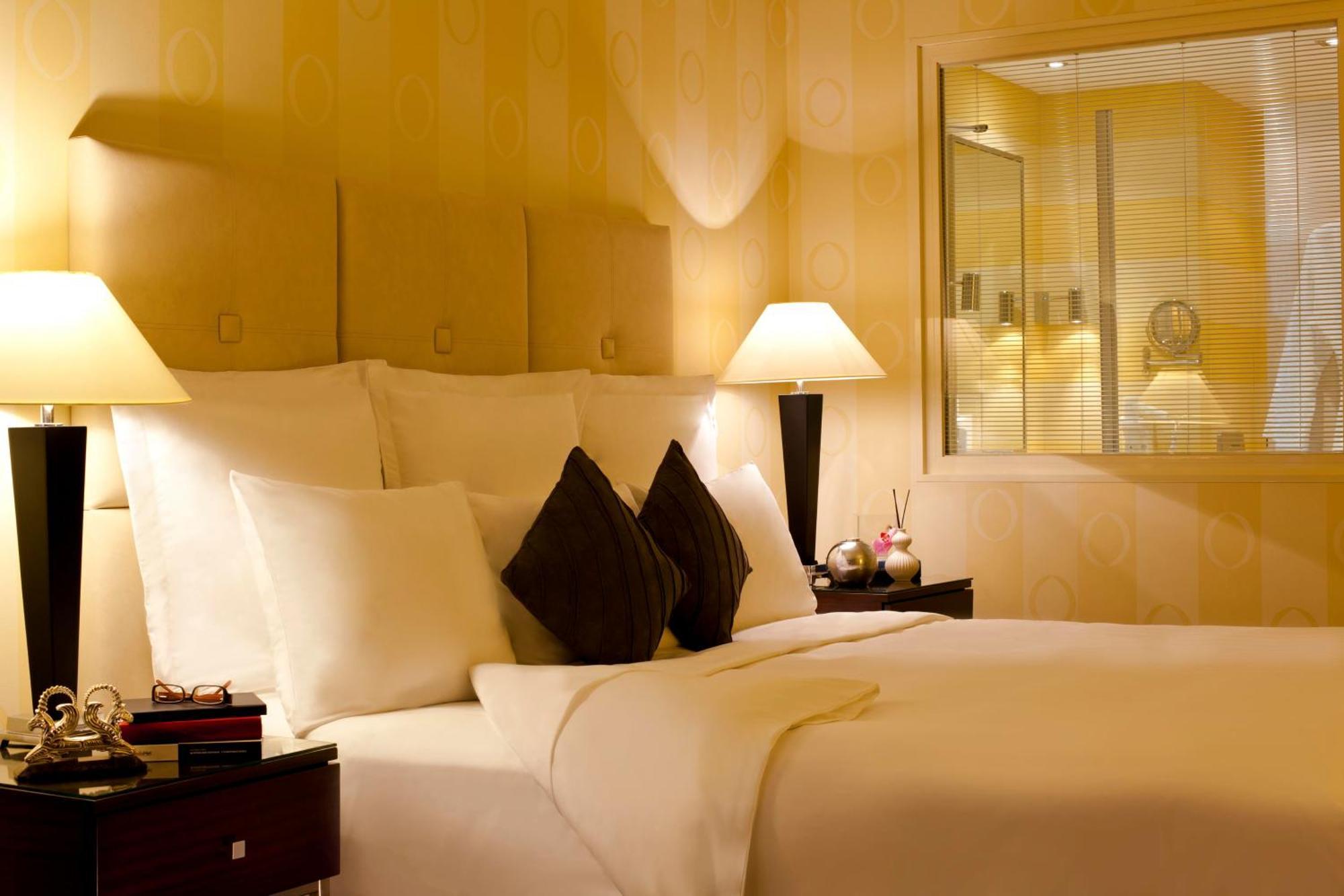 Renaissance Atyrau Hotel Extérieur photo