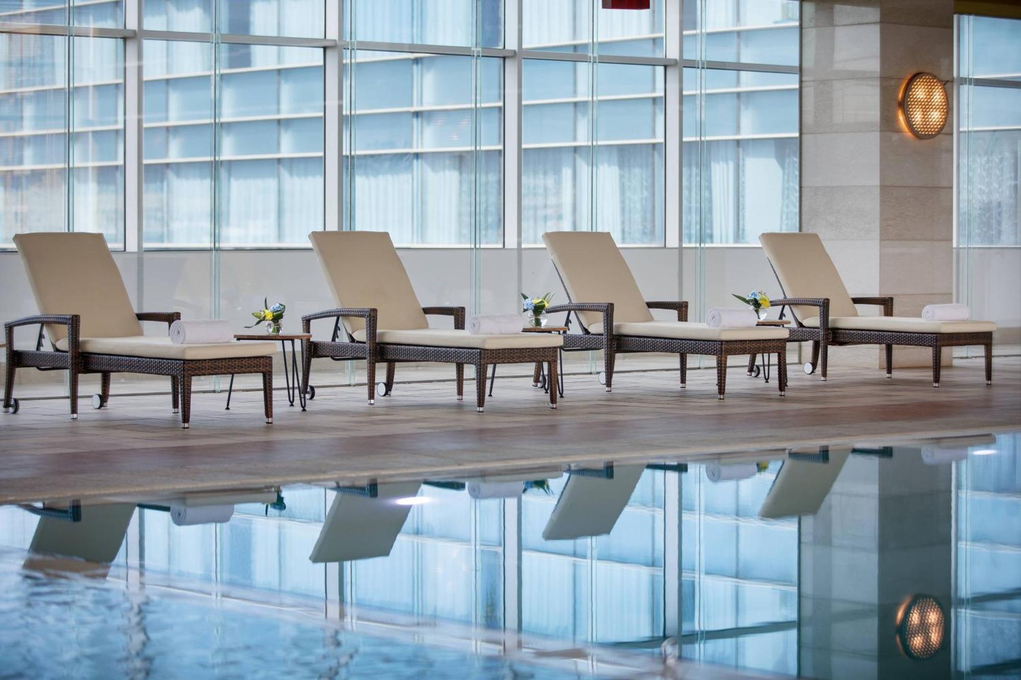 Renaissance Atyrau Hotel Extérieur photo