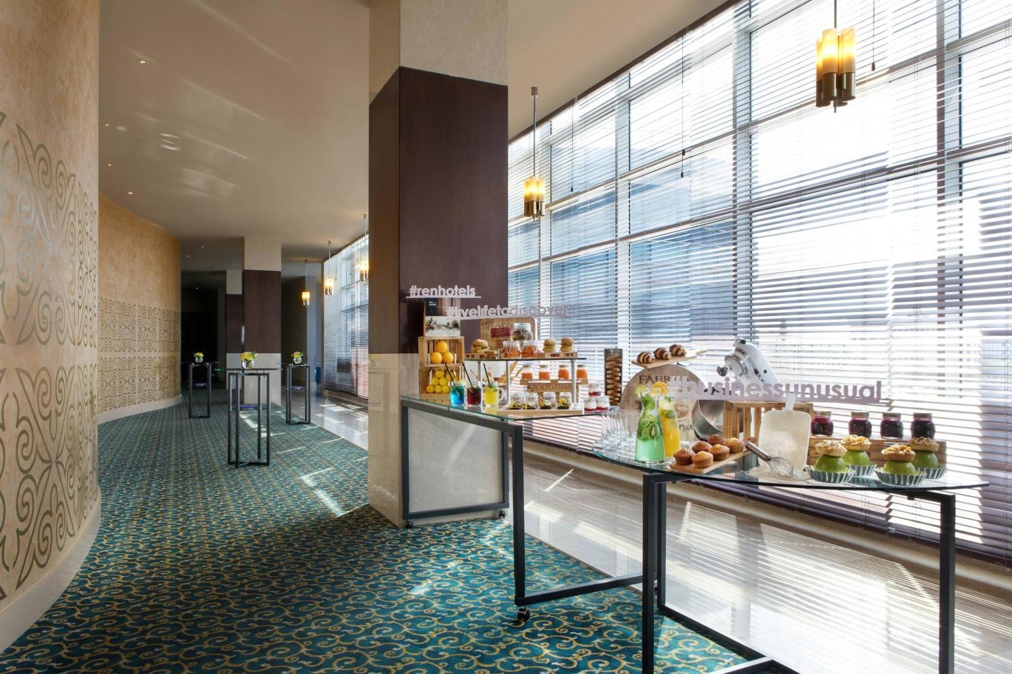 Renaissance Atyrau Hotel Extérieur photo