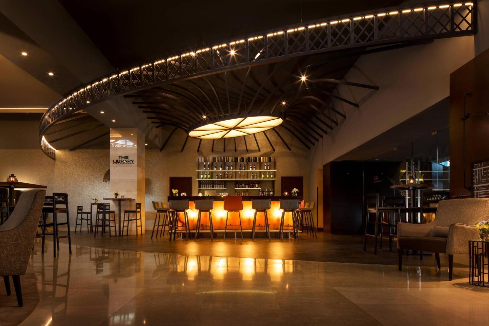 Renaissance Atyrau Hotel Extérieur photo
