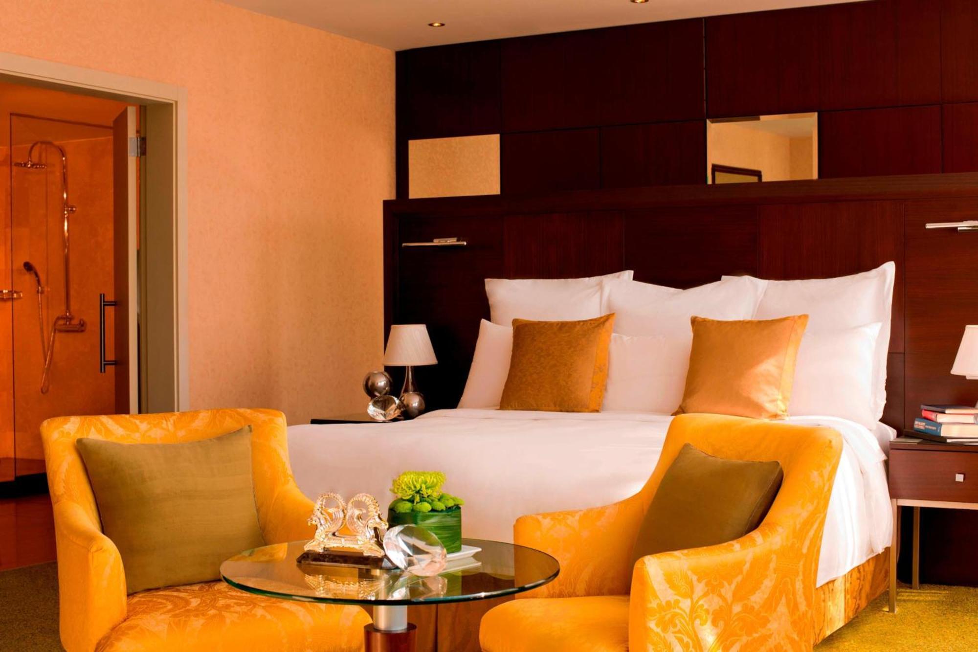 Renaissance Atyrau Hotel Extérieur photo