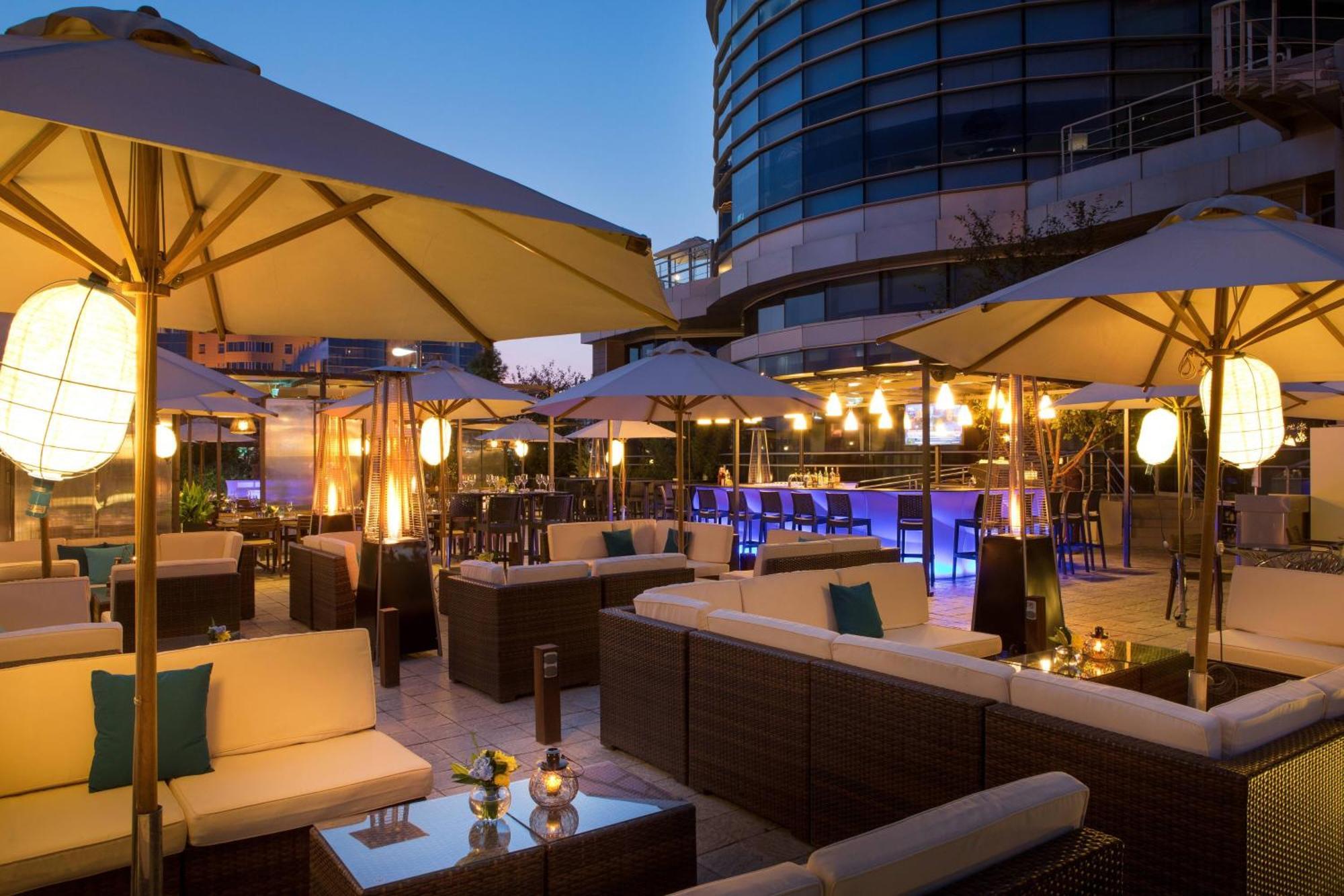 Renaissance Atyrau Hotel Extérieur photo