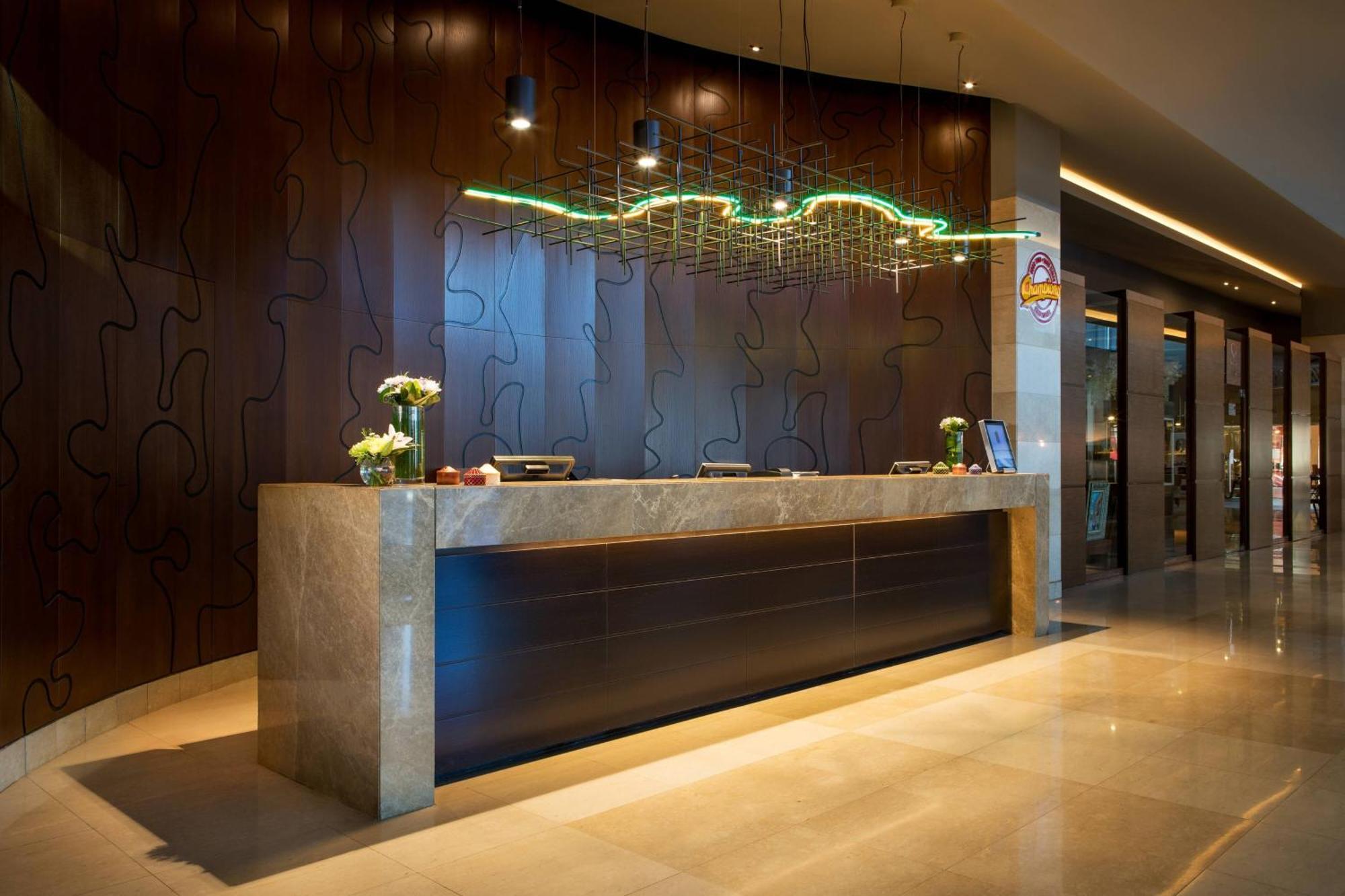 Renaissance Atyrau Hotel Extérieur photo