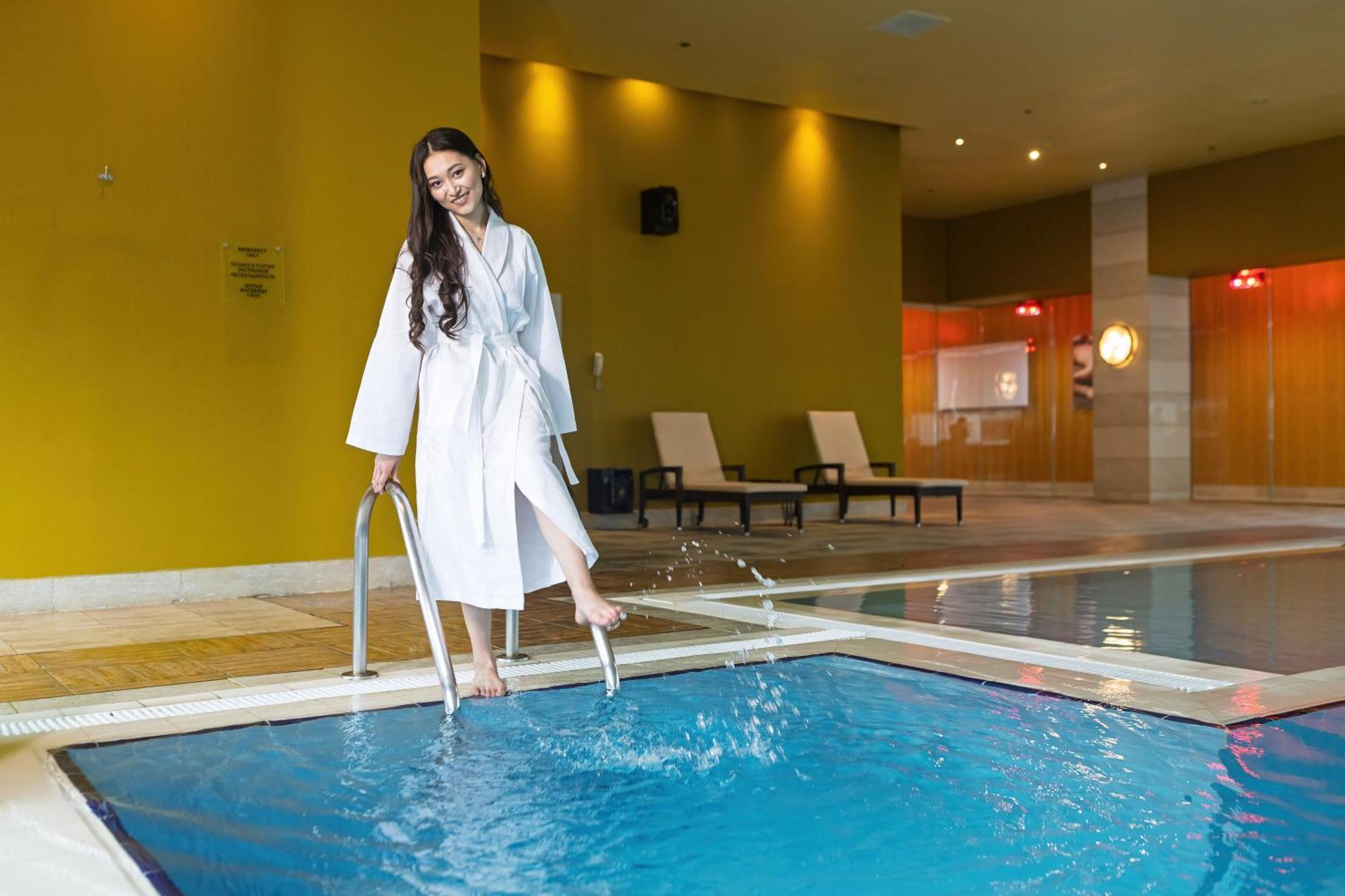 Renaissance Atyrau Hotel Extérieur photo