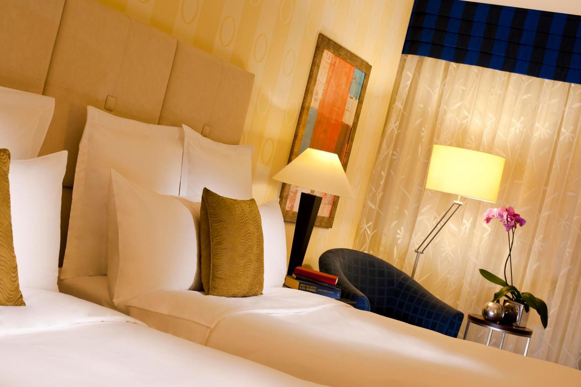 Renaissance Atyrau Hotel Chambre photo
