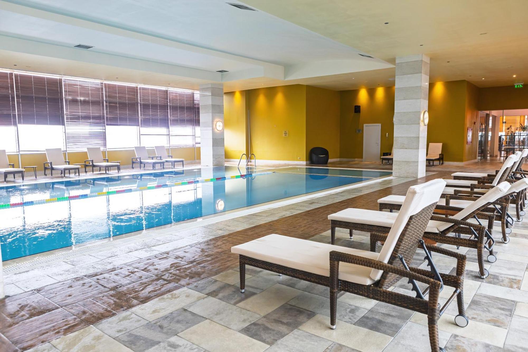 Renaissance Atyrau Hotel Extérieur photo